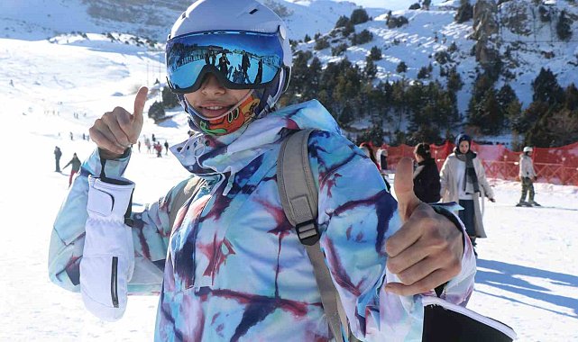 Erzincan Ergan Dağı'nda yamaç paraşütlü kayak keyfi