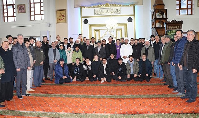 Erzincan'da gençler sabah namazında camileri doldurmaya devam ediyor