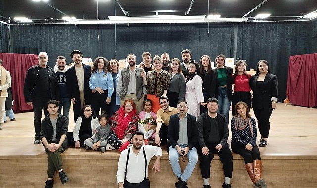 Erzincan'da "Kahraman Bakkal Süpermarkete Karşı" oyunu sahnelendi