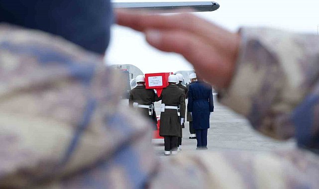 Erzurum şehidini karşıladı