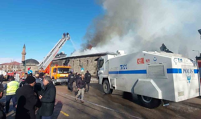 Erzurum'da tarihi binada çıkan yangın söndürüldü