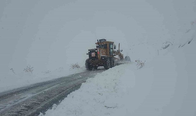Hakkari'de 51 yerleşim yerinin yolu yeniden ulaşıma açıldı