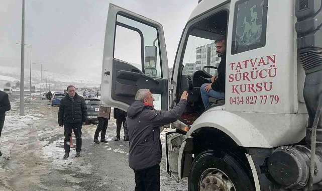 İl Milli Eğitim Müdürü Gür, direksiyon sınavı alanlarını ziyaret etti