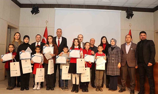 İstiklal Marşı'nı en iyi okumak için yarıştılar