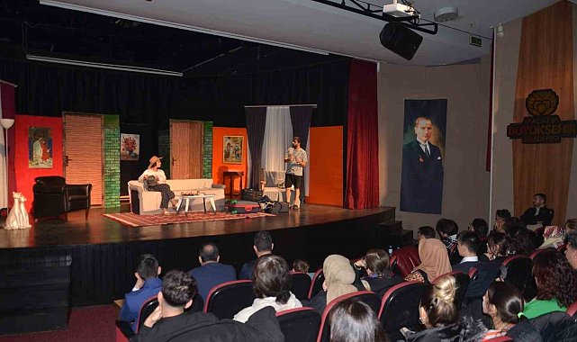 Kalbin Tek Arkadaşı" adlı tiyatro oyunu seyircilerle buluştu