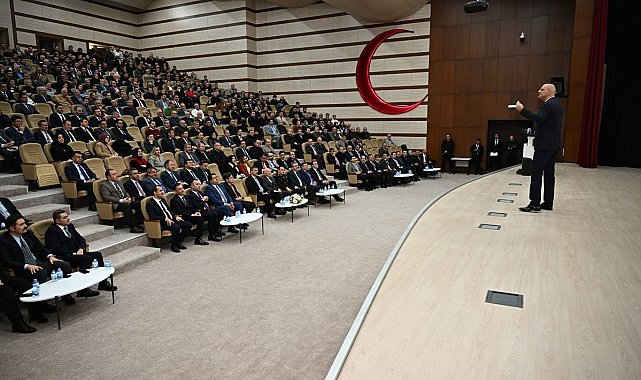Kamu görevlilerine protokol dersi