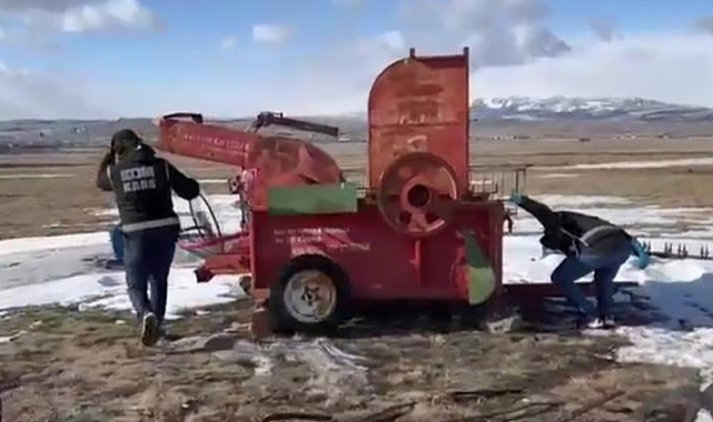 Kars'ta patozdan saman yerine Kalaşnikof çıktı