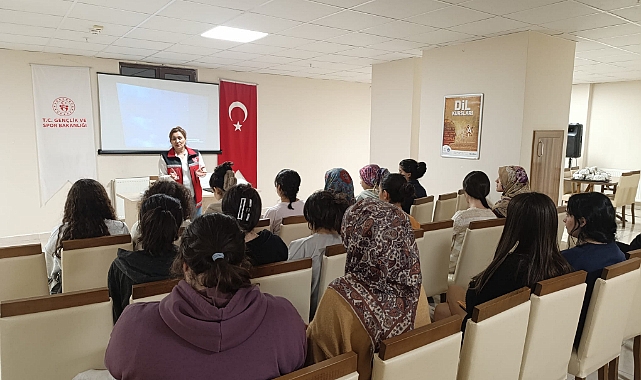 Kars'ta üniversite öğrencilerine KADES uygulaması tanıtıldı