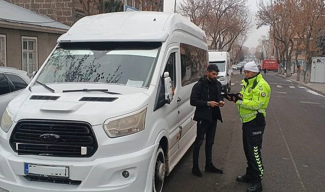 Kars'ta okul servislerine trafik denetimi