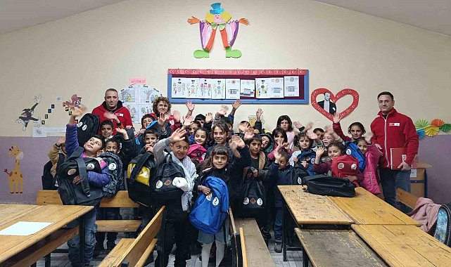 Kızılay Gönüllüleri'nden örnek bağış