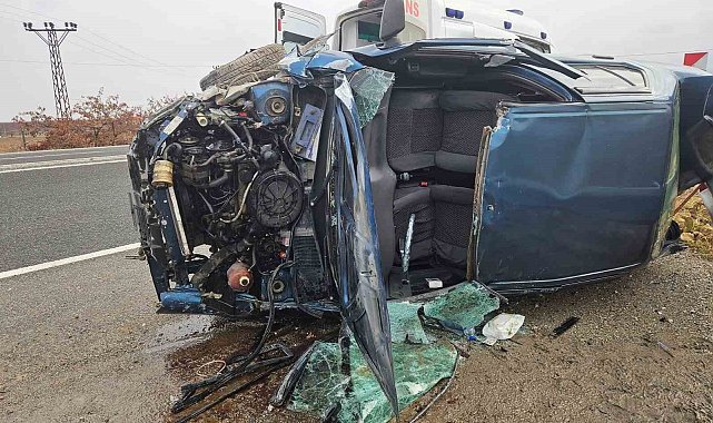 Malatya'da devrilen araç kağıt gibi dağıldı