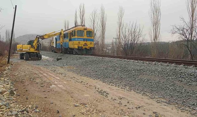 Malatya'da raylardan çıkan lokomotif paniğe neden oldu