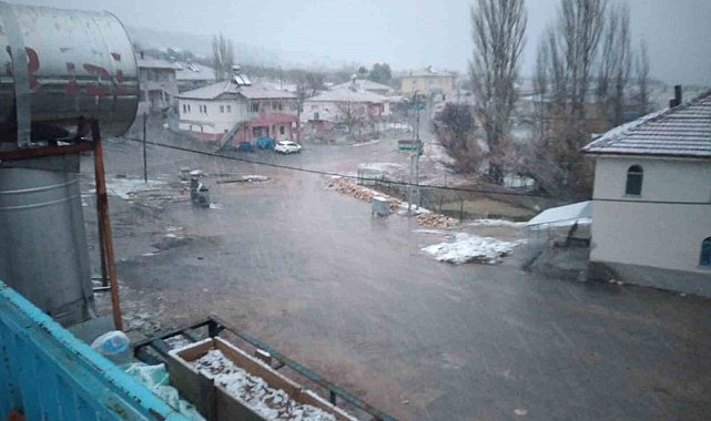 Malatya'da yüksek rakımlı bölgelerde kar yağışı etkili oldu