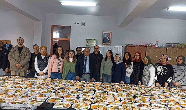 Muradiye'de meyve şenliği renkli görüntülere sahne oldu