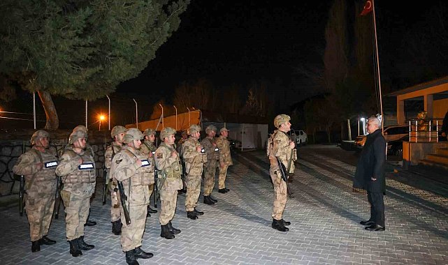Muş Valisi Çakır'dan güvenlik güçlerine moral ziyareti