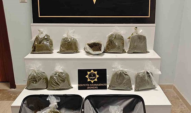 Muş'ta otobüs bagajında 16 kilo 400 gram sentetik kannabinoid ele geçirildi
