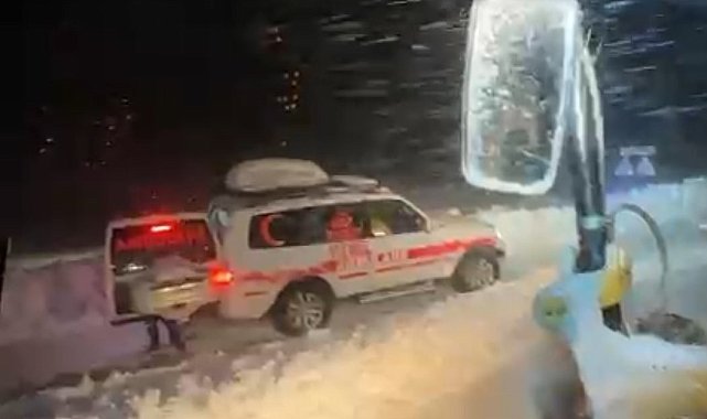 Muş'ta sağlık ve VEDAŞ ekipleri kurtarıldı