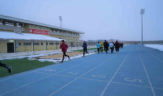Muş'ta soğuk hava sporcuları durduramadı: Avrupa Kros Şampiyonası hazırlıkları sürüyor