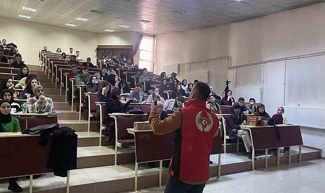 Öğrenciler 'Gençlik ve güvenli gelecek' projesi kapsamında bilgilendiriliyor