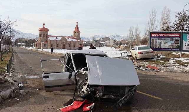 Oltu'da trafik kazası: 4 yaralı