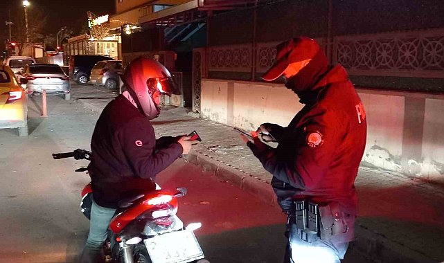 Polisten yurtlar önünde sıkı denetim