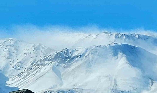 Süphan Dağı'nda kar fırtınası güzelliği
