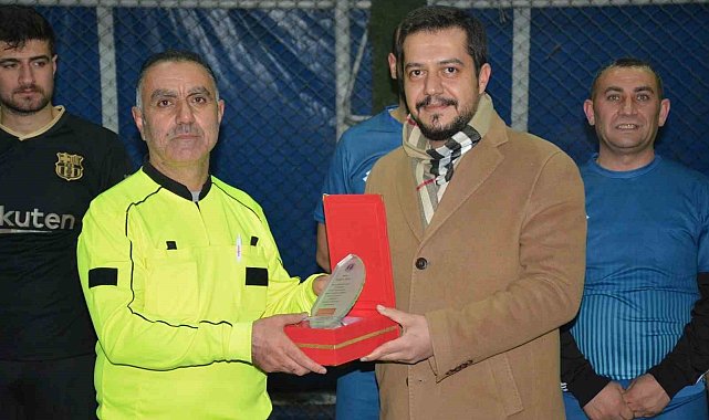 Tatvan'da futbol turnuvasının şampiyonu Eczane Sarf oldu