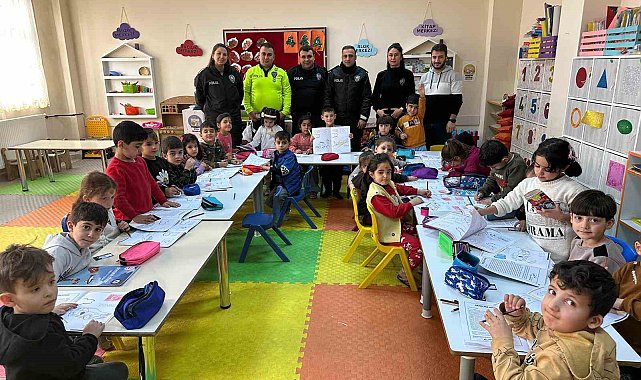 Tatvan'da miniklere polislik mesleği tanıtıldı