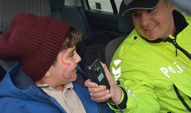 Tatvan'da polisler özel çocukları unutmadı