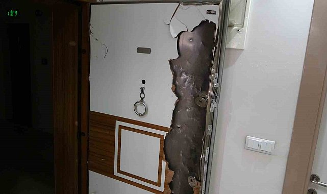 Tedavi gördüğü hastaneden kaçarak kendini eve kilitleyen şahıs polisi alarma geçirdi