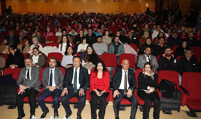 Tunceli'de 'çocukların sesinden şiirler' etkinliği