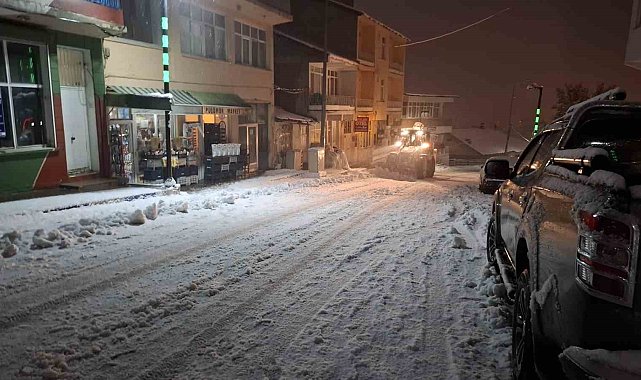 Tunceli'de Cankurtaran Geçidi zincirsiz ağır tonajlı araçlara kapatıldı