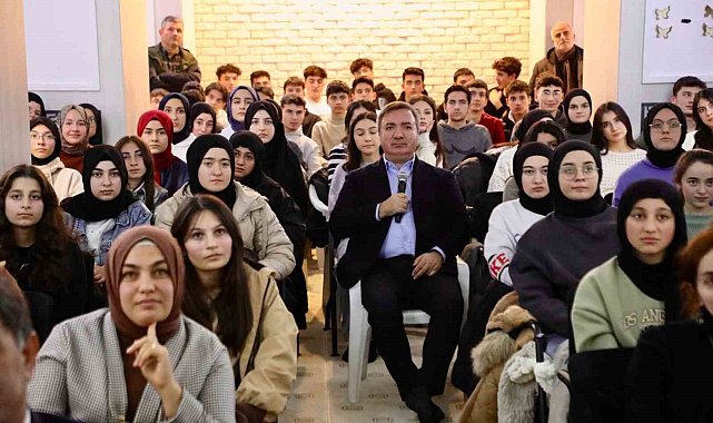 Vali Aydoğdu, gençlik buluşmalarının konuğu oldu