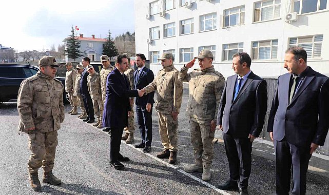 Vali Karakaya, Mehmetçik'in ailesi ile görüntülü görüştü