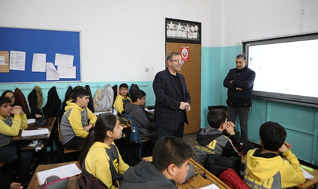 Vali Polat, Fevzipaşa Ortaokulunu ziyaret etti