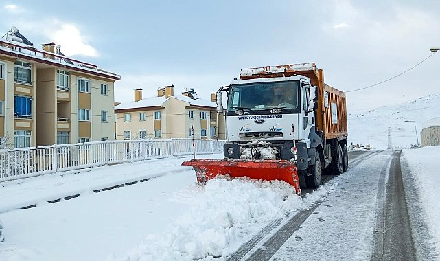 Van'da 131 yerleşim yerinin yolu ulaşıma kapandı