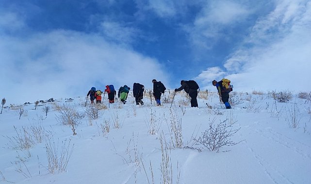 Van'da dağcılar 2 bin 800 rakımlı Hayal Dağı'na tırmandı