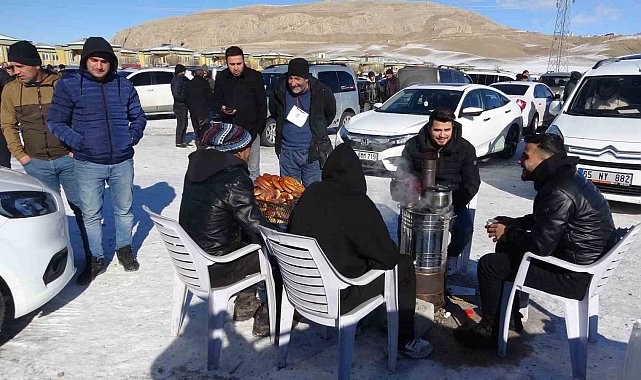Van'da yüksek model araçlar cep yakıyor, düşük modellere ilgi yok