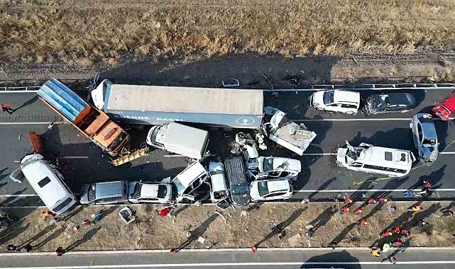 Van'daki zincirleme trafik kazalarına 35 araç karıştı