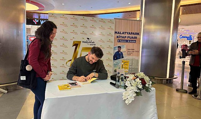Yazar Aktaş, MalatyaPark Kitap Fuarı'nda Okurlarıyla Buluştu