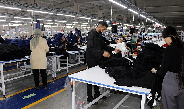Yıllar sonra döndüğü memleketi Ağrı'da devlet desteğiyle 350 gence iş imkanı sunuyor