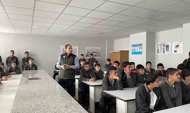 Yüksekova öğrenciler tarım konusunda bilgilendirildi