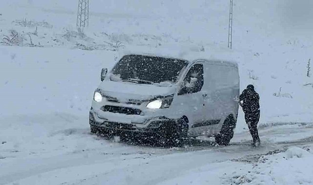 Yüksekova'da hayat durdu