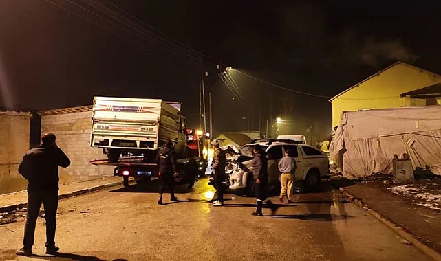 Yüksekova'da iki araç çarpıştı: 2 yaralı