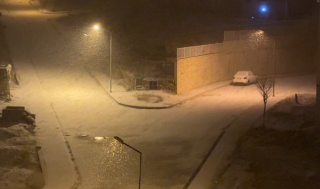Yüksekova'da yoğun kar yağışı: Taşımalı eğitime ara verildi