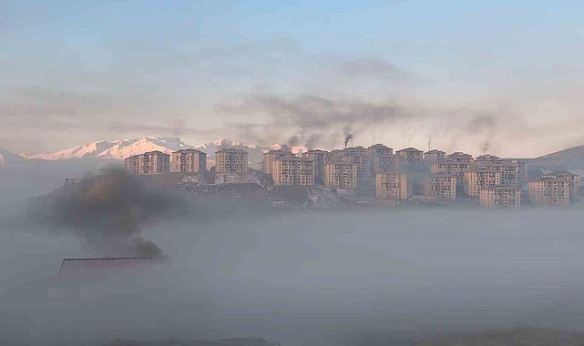 Yüksekova'da yoğun sis masalsı manzaralar oluşturdu