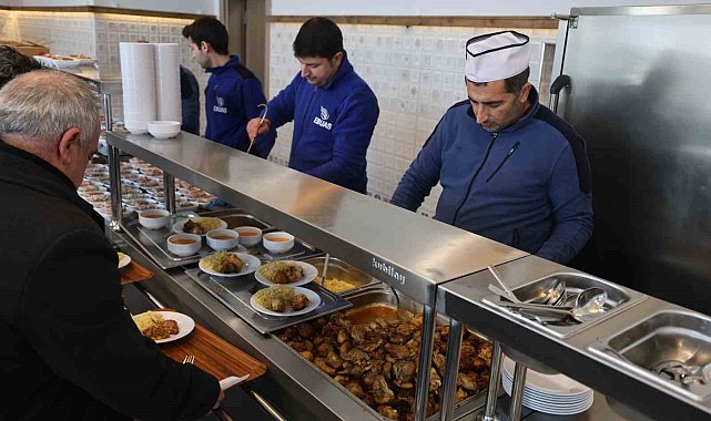 4 çeşit yemeğin 50 lira olduğu 'Şehir Lokantasına' vatandaşlardan tam not