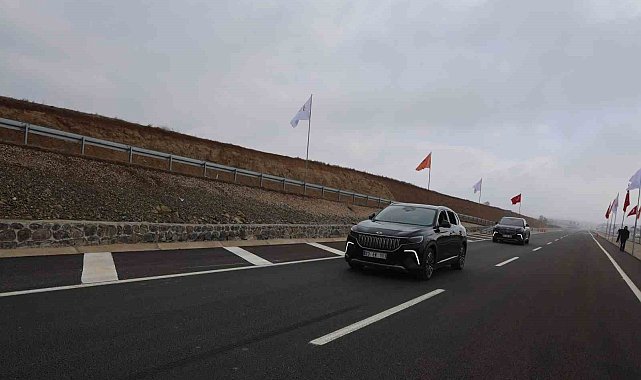 Açılışı yapılan yolda ilk tur Togg'la test edildi