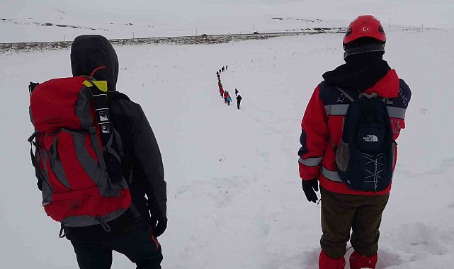 AFAD'dan 2 bin 225 rakımlı Kurubaş Geçidi'nde çığ eğitimleri