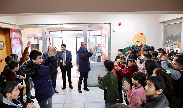 Ağrı Milli Eğitim Müdürü Kökrek, Selçuk Ortaokulunda öğrenci ve öğretmenlerle bir araya geldi